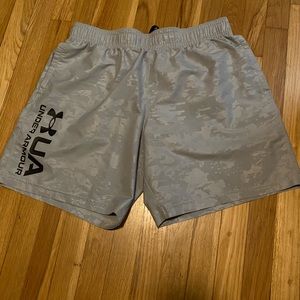 Under Armour  Digit-camo shorts XL